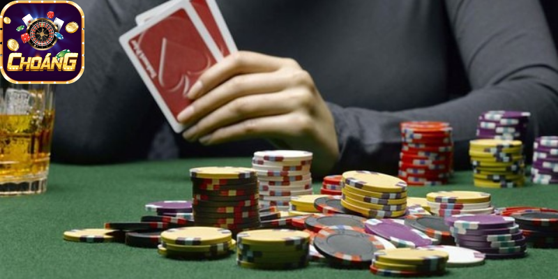 Luật chơi liêng khi cần úp bài